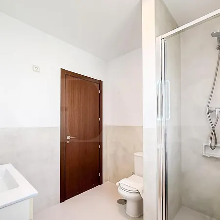 House With Pool And Rooftop Terrace Rems ヴィラ