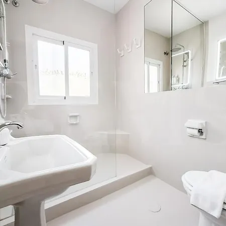 House With Pool And Rooftop Terrace Rems ヴィラ *